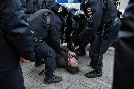 Detention of a participant in an anti-war rally, Moscow