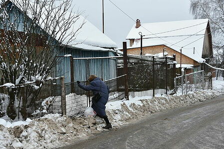 The hostess of the house comes to her site, Serpukhov
