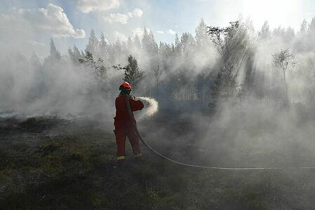 Extinguishing in the smoke of peat bogs