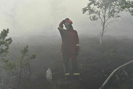 Firefighters in smoke from peat fires