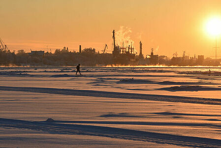 Ice crossing on the Northern Dvina
