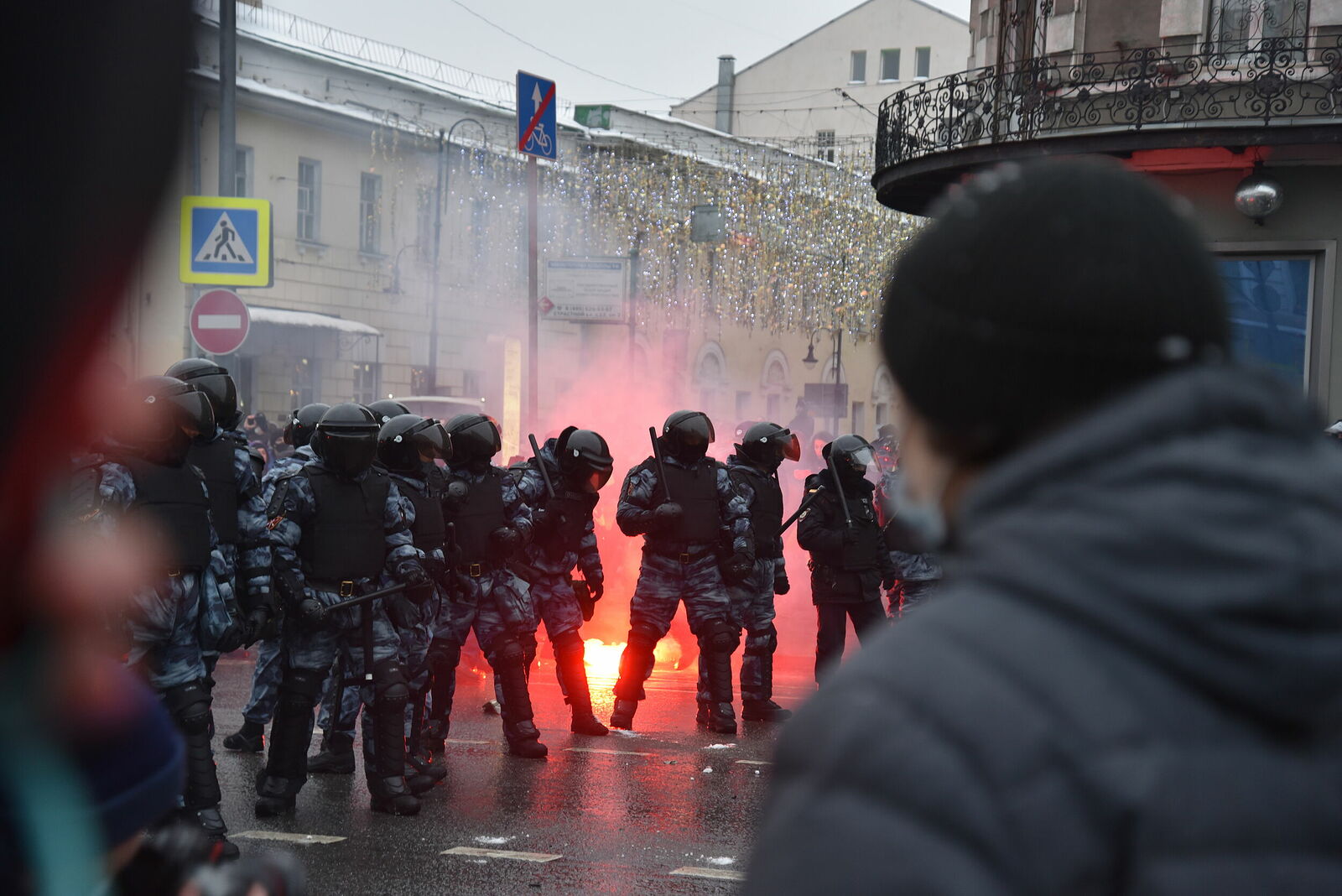 Новости москва 23 сентября. Протесты в Москве 23 января 2021. Провокаторы в толпе. Митинги на Цветном бульваре ОМОН.