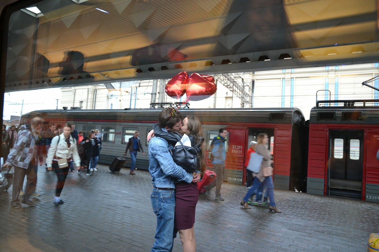Photojournalist Anastasia Tsitsinova. Russia. Untitled Lovers at the train station